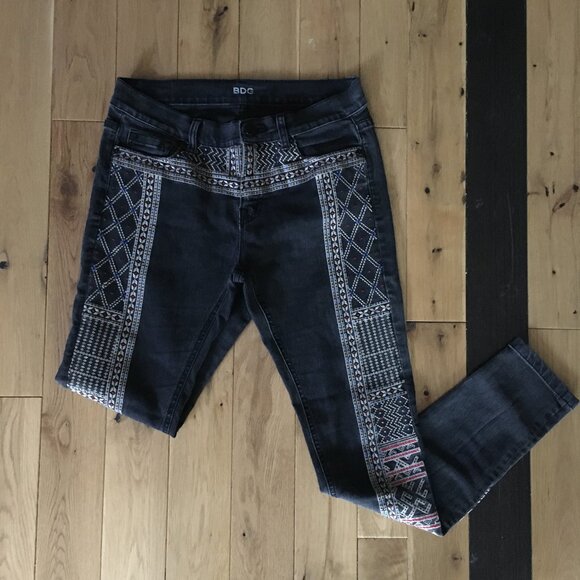 Urban Outfitters BDG Tribal Embroidered Gray-Black Mid Rise Twig Ankle Jeans - Picture 3 of 13